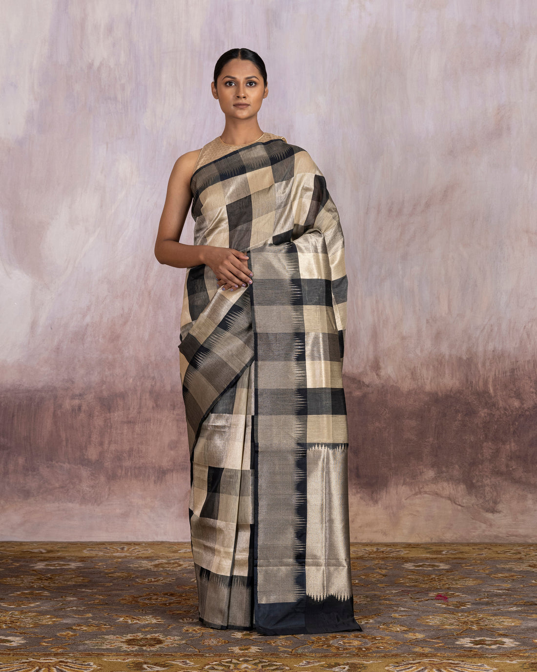 Tatvika Geometrical Gamma Checks Saree Linen