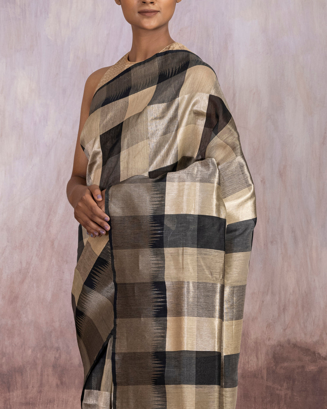 Tatvika Geometrical Gamma Checks Saree Linen