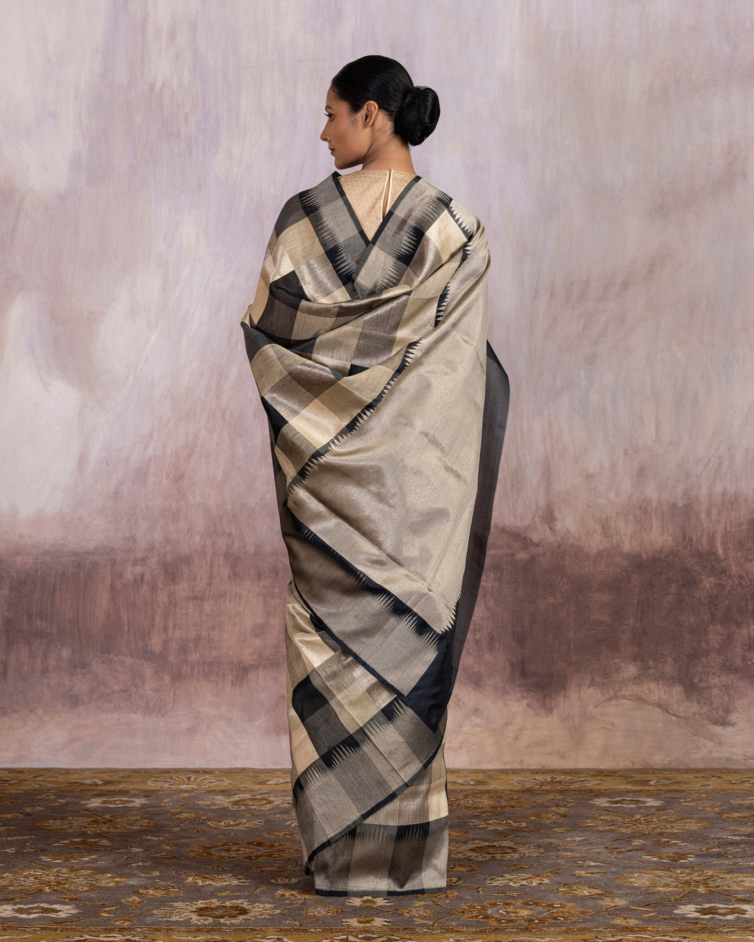 Tatvika Geometrical Gamma Checks Saree Linen