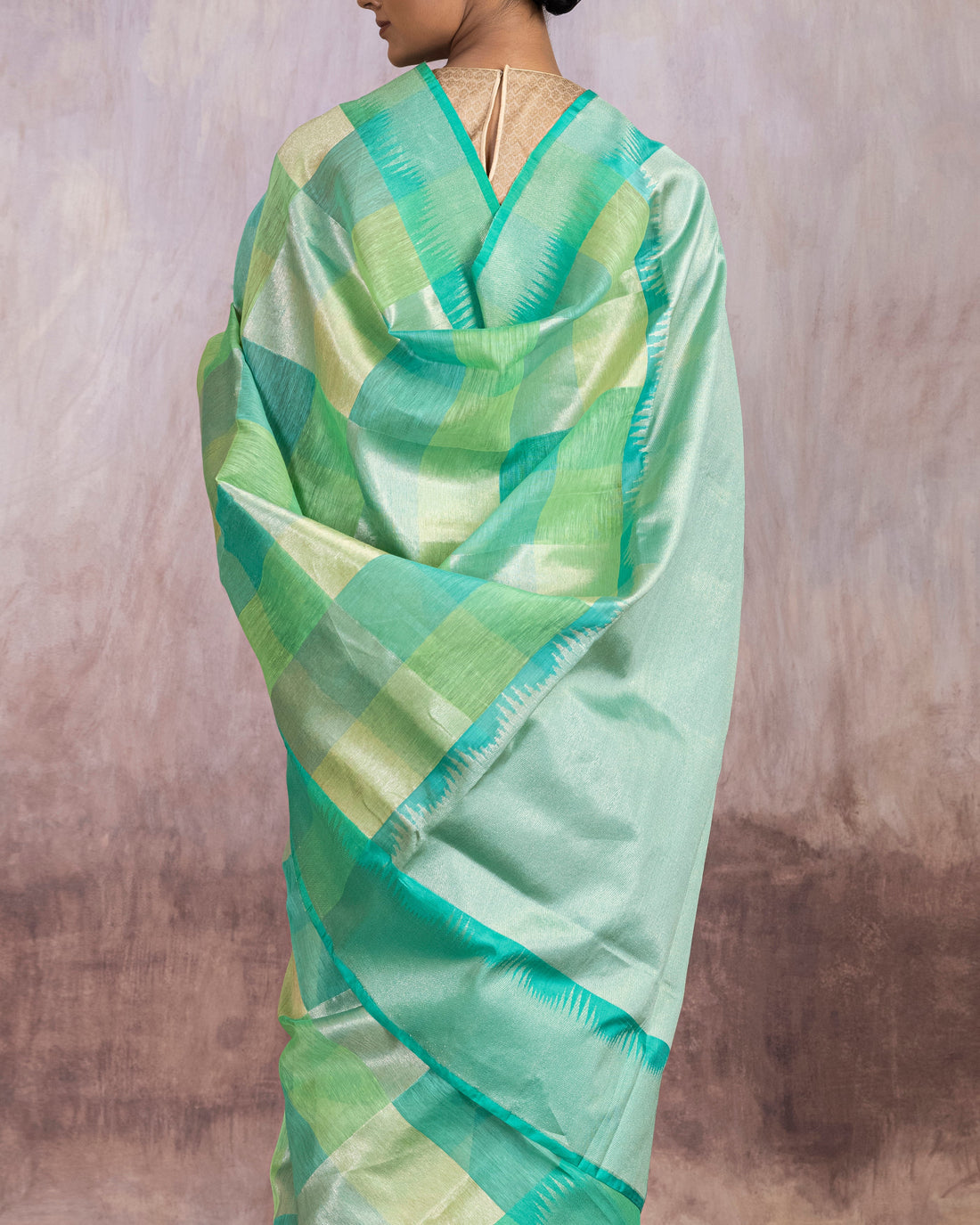 Tatvika Geometrical Gamma Checks Saree Linen