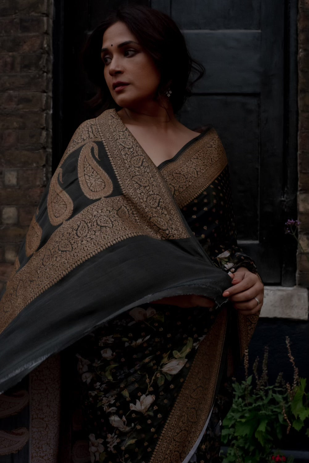 Lavani Buti Digital Printed Saree Crape